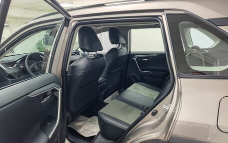 Toyota RAV4, 2025 год, 4 350 000 рублей, 17 фотография