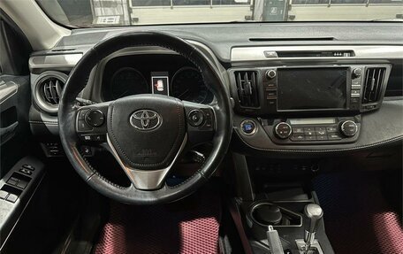 Toyota RAV4, 2018 год, 2 790 000 рублей, 2 фотография