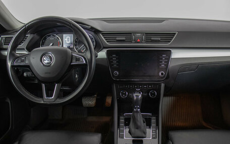 Skoda Superb III рестайлинг, 2017 год, 2 410 000 рублей, 13 фотография