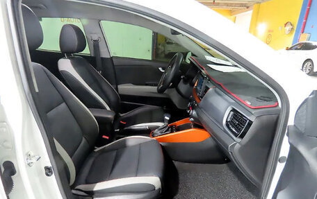 KIA Stonic, 2019 год, 1 300 202 рублей, 9 фотография