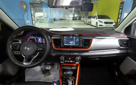 KIA Stonic, 2019 год, 1 300 202 рублей, 12 фотография