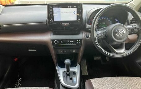 Toyota Yaris Cross, 2022 год, 1 650 000 рублей, 6 фотография