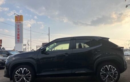 Toyota Yaris Cross, 2022 год, 1 650 000 рублей, 5 фотография