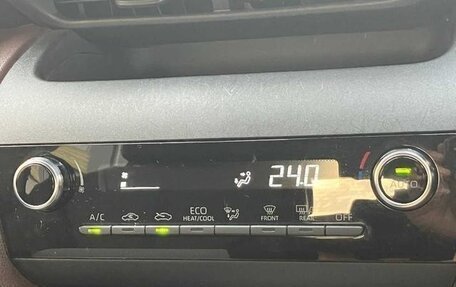 Toyota Yaris Cross, 2022 год, 1 650 000 рублей, 11 фотография