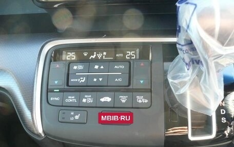 Honda Stepwgn IV, 2022 год, 1 850 000 рублей, 12 фотография