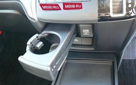 Honda Stepwgn IV, 2022 год, 1 850 000 рублей, 13 фотография