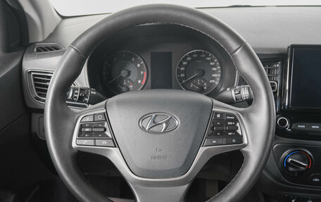 Hyundai Solaris II рестайлинг, 2021 год, 1 949 000 рублей, 16 фотография