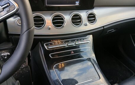 Mercedes-Benz E-Класс, 2019 год, 1 550 000 рублей, 2 фотография