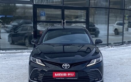 Toyota Camry, 2021 год, 3 050 000 рублей, 2 фотография