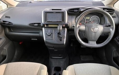 Toyota Wish II, 2012 год, 1 110 000 рублей, 11 фотография