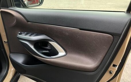 Toyota Yaris Cross, 2021 год, 1 680 000 рублей, 16 фотография