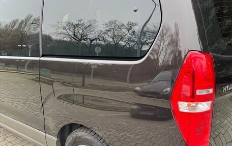 Hyundai H-1 II рестайлинг, 2016 год, 2 400 000 рублей, 13 фотография