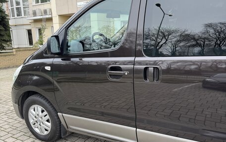 Hyundai H-1 II рестайлинг, 2016 год, 2 400 000 рублей, 14 фотография