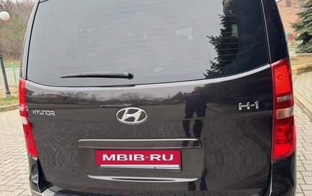 Hyundai H-1 II рестайлинг, 2016 год, 2 400 000 рублей, 11 фотография