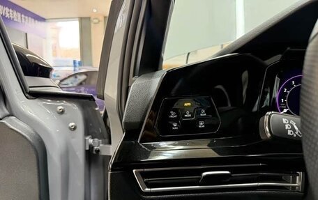 Volkswagen Golf VIII, 2022 год, 2 090 000 рублей, 14 фотография