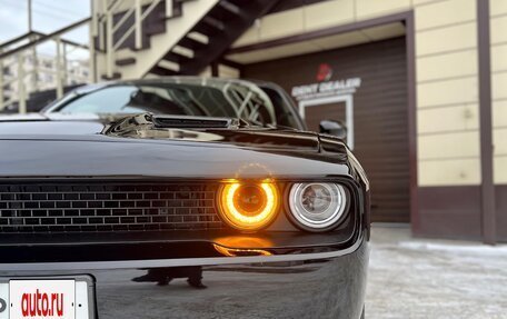 Dodge Challenger III рестайлинг 2, 2018 год, 3 650 000 рублей, 3 фотография