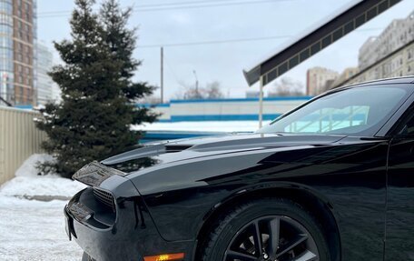 Dodge Challenger III рестайлинг 2, 2018 год, 3 650 000 рублей, 5 фотография