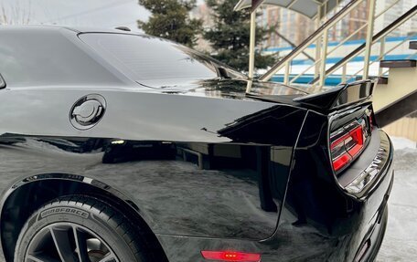 Dodge Challenger III рестайлинг 2, 2018 год, 3 650 000 рублей, 4 фотография