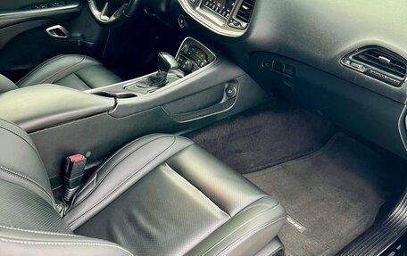 Dodge Challenger III рестайлинг 2, 2018 год, 3 650 000 рублей, 13 фотография