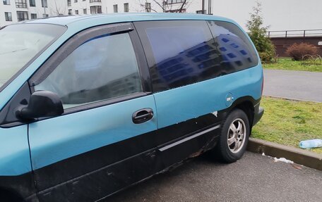 Plymouth Voyager III, 1998 год, 150 000 рублей, 2 фотография