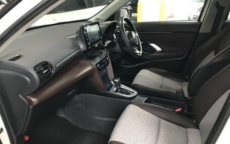 Toyota Yaris Cross, 2022 год, 1 730 007 рублей, 7 фотография