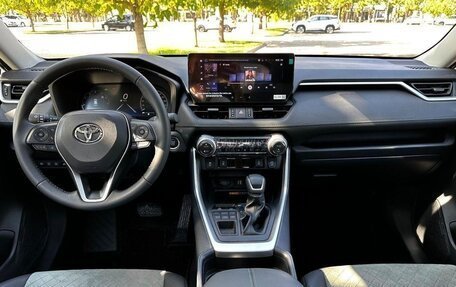 Toyota RAV4, 2025 год, 4 120 000 рублей, 6 фотография