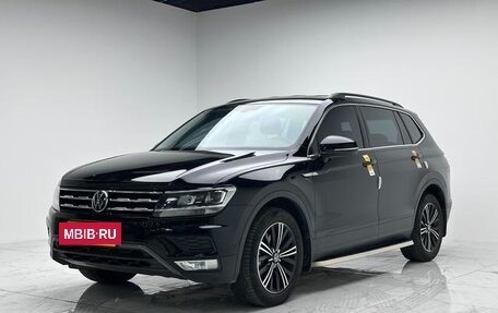 Volkswagen Tiguan II, 2021 год, 2 329 000 рублей, 3 фотография