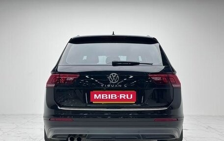 Volkswagen Tiguan II, 2021 год, 2 329 000 рублей, 6 фотография