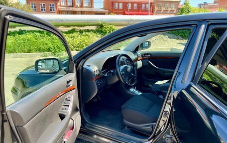 Toyota Avensis III рестайлинг, 2004 год, 850 000 рублей, 23 фотография