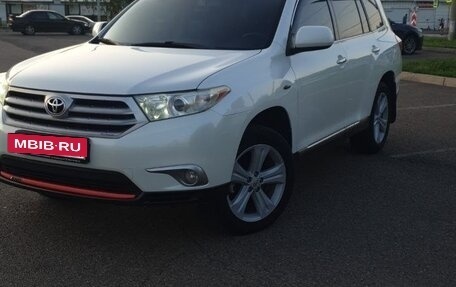 Toyota Highlander III, 2011 год, 2 400 000 рублей, 3 фотография