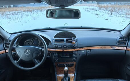 Mercedes-Benz E-Класс, 2003 год, 650 000 рублей, 9 фотография
