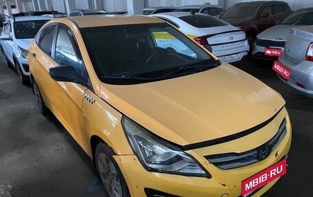 Hyundai Solaris II рестайлинг, 2015 год, 430 000 рублей, 1 фотография