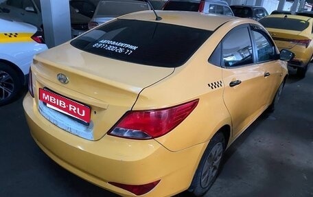 Hyundai Solaris II рестайлинг, 2015 год, 430 000 рублей, 3 фотография