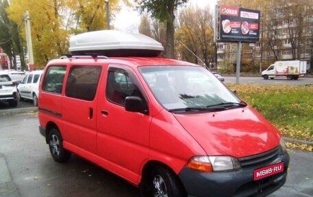 Toyota HiAce, 2000 год, 650 000 рублей, 1 фотография