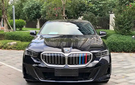 BMW 5 серия, 2024 год, 6 260 998 рублей, 2 фотография