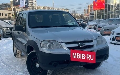 Chevrolet Niva I рестайлинг, 2017 год, 500 000 рублей, 2 фотография