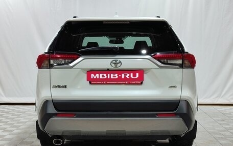 Toyota RAV4, 2021 год, 3 800 000 рублей, 6 фотография