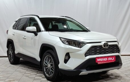 Toyota RAV4, 2021 год, 3 800 000 рублей, 3 фотография