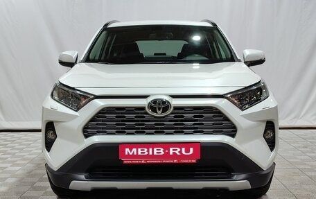 Toyota RAV4, 2021 год, 3 800 000 рублей, 2 фотография