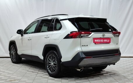 Toyota RAV4, 2021 год, 3 800 000 рублей, 7 фотография