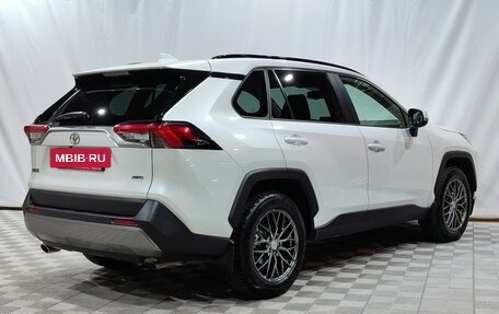 Toyota RAV4, 2021 год, 3 800 000 рублей, 5 фотография