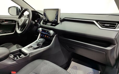 Toyota RAV4, 2021 год, 3 800 000 рублей, 14 фотография