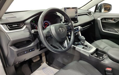 Toyota RAV4, 2021 год, 3 800 000 рублей, 16 фотография