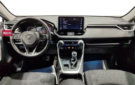 Toyota RAV4, 2021 год, 3 800 000 рублей, 15 фотография