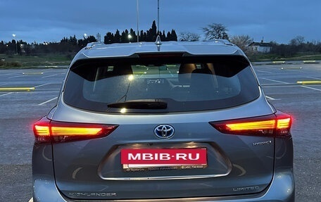 Toyota Highlander, 2021 год, 6 100 000 рублей, 3 фотография