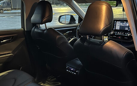 Toyota Highlander, 2021 год, 6 100 000 рублей, 12 фотография