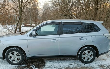 Mitsubishi Outlander III рестайлинг 3, 2013 год, 1 199 999 рублей, 5 фотография