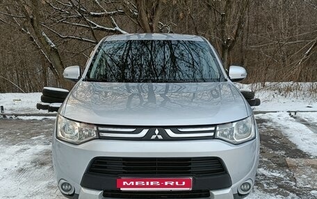 Mitsubishi Outlander III рестайлинг 3, 2013 год, 1 199 999 рублей, 2 фотография