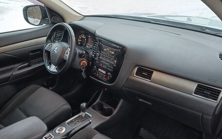 Mitsubishi Outlander III рестайлинг 3, 2013 год, 1 199 999 рублей, 10 фотография