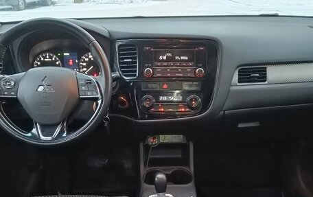 Mitsubishi Outlander III рестайлинг 3, 2013 год, 1 199 999 рублей, 11 фотография